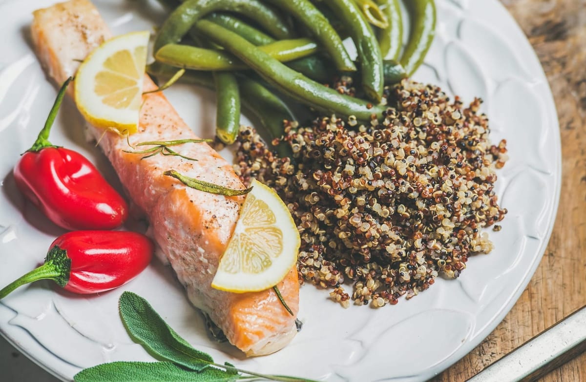 Nourishing Grilled Salmon with Quinoa & Roasted Veggies: A Healthy Dinner Delight
